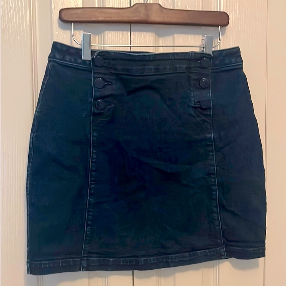 LOFT. Button front jean skirt. Size 6